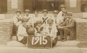 Women's basketball team, 1915